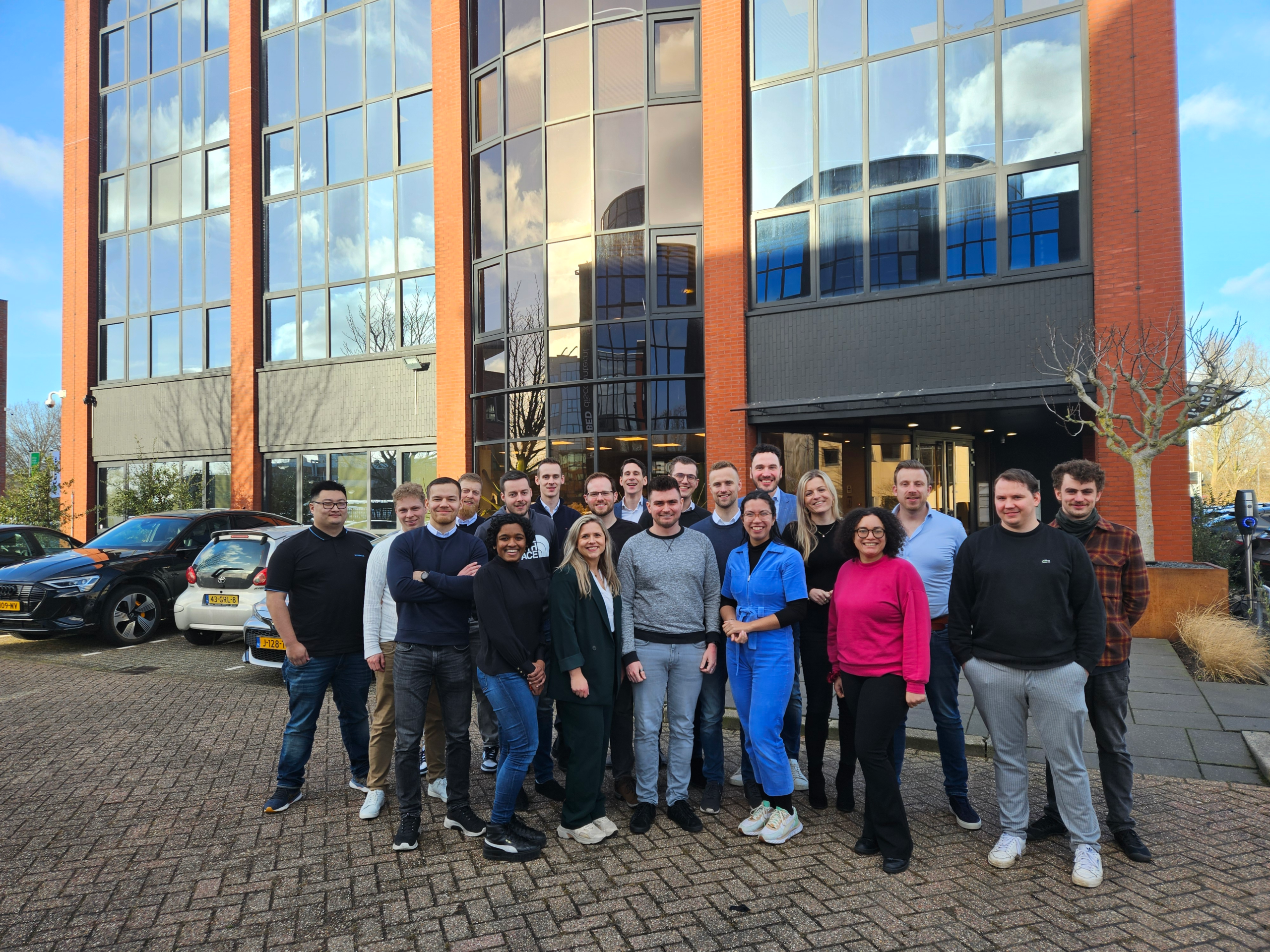 brynq teamfoto klein 2 scaled - BrynQ - Il vostro cloud per l'integrazione di risorse umane e buste paga, potenziato dall'AI